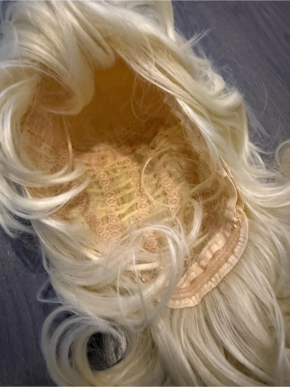 Blonde women’s wig - Dolly Parton wig